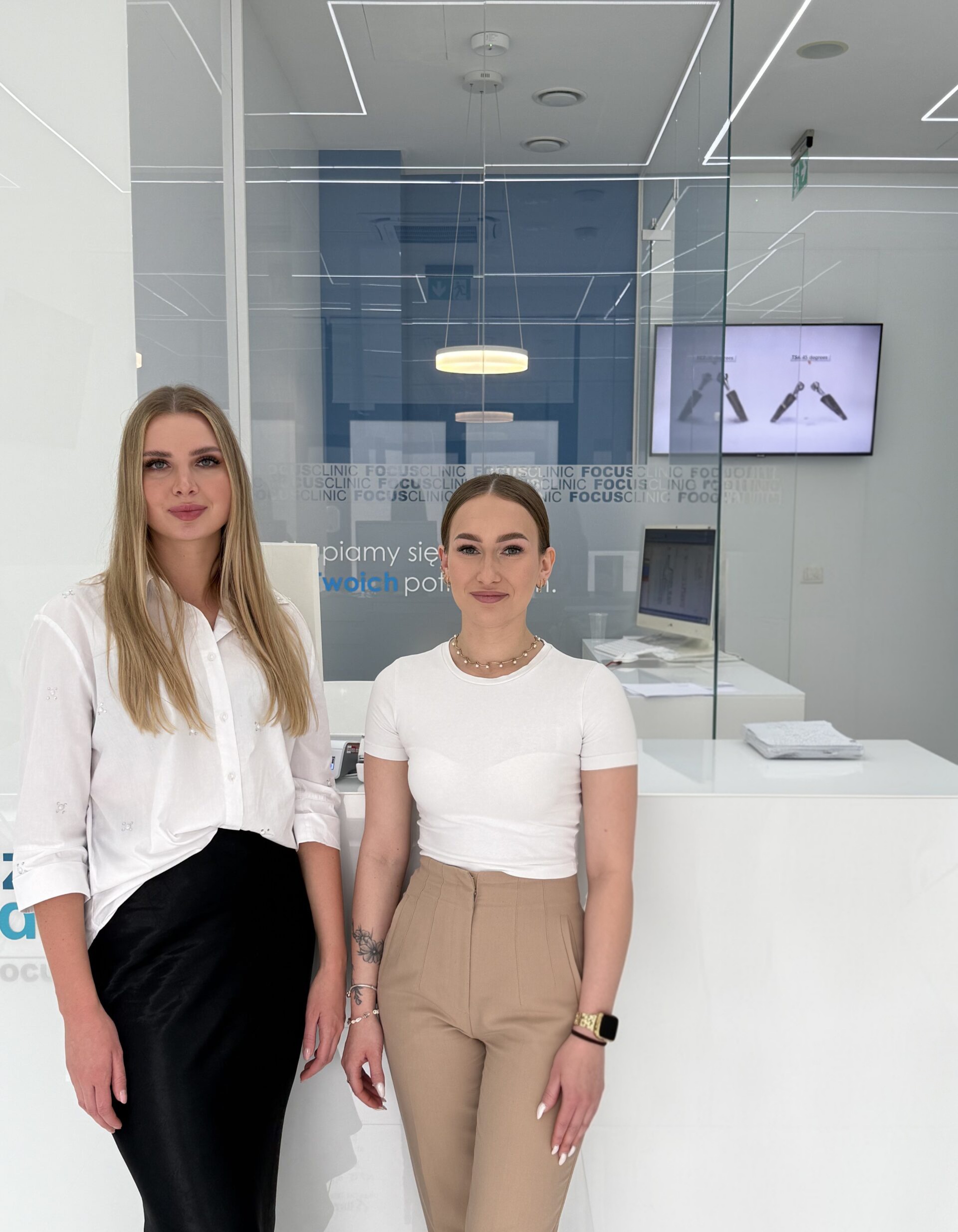 Zespół recepcji lub obsługi pacjenta w Focus Clinic
